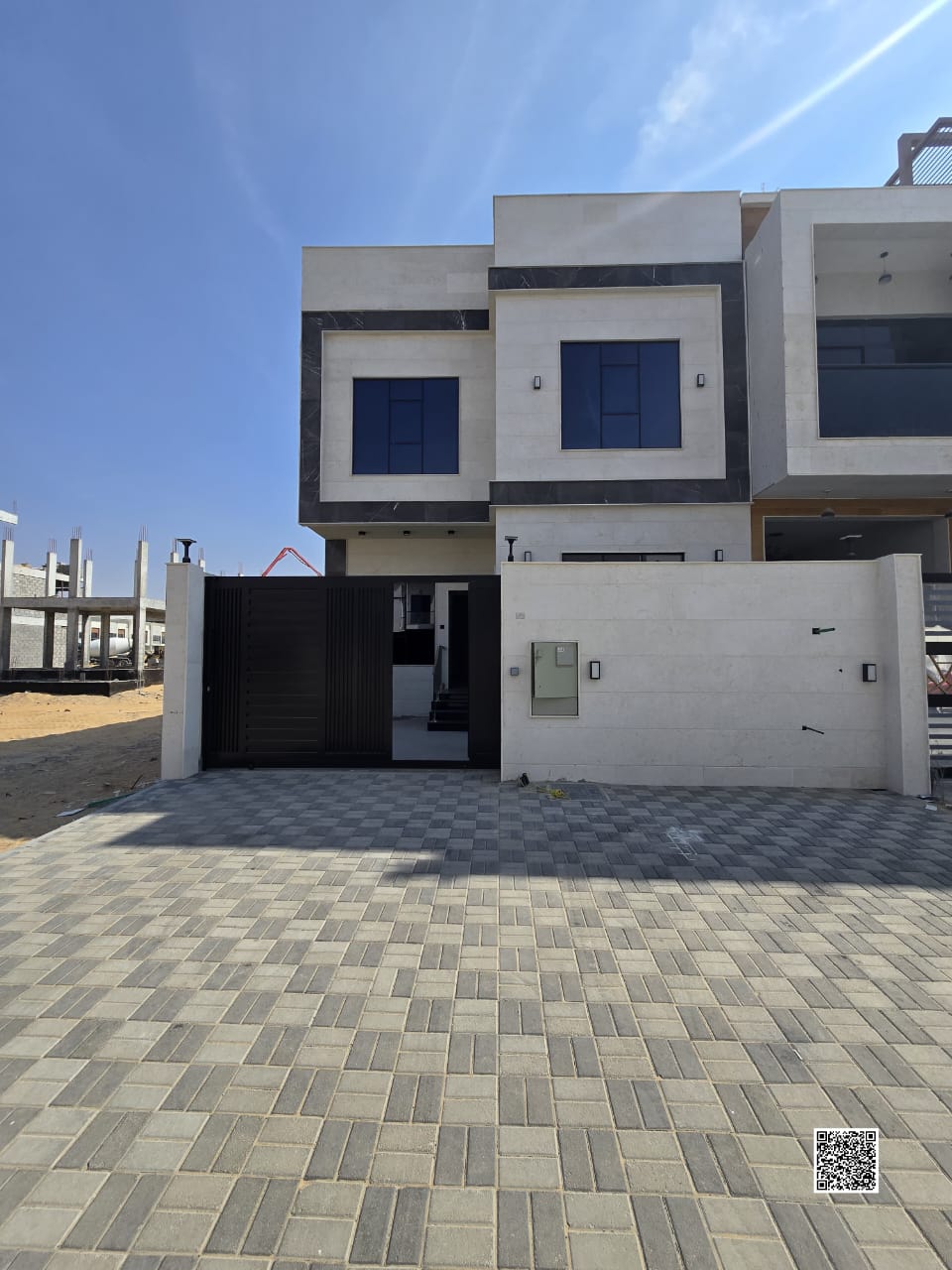 Modern villa located on a main street, no service charges, freehold ownership for all nationalities.