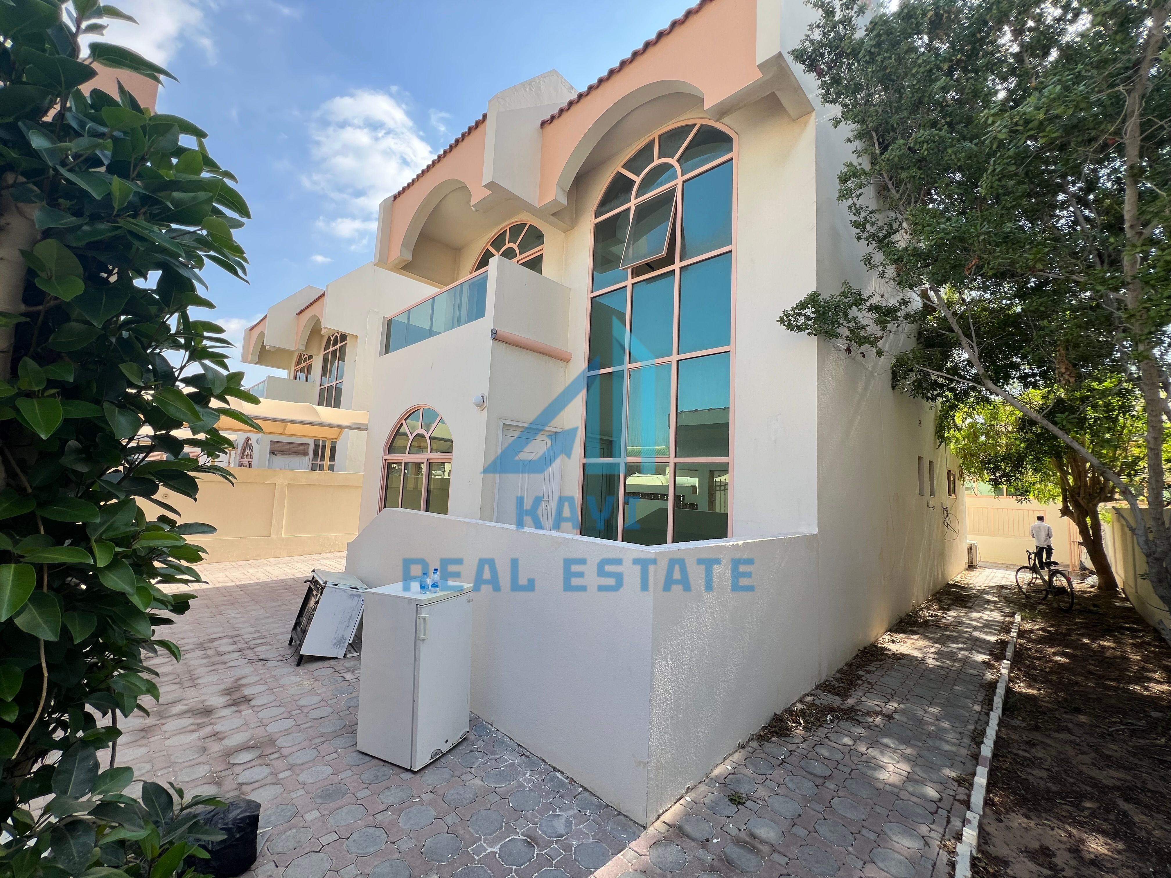 Beautiful 3BHK Community Compound Villa