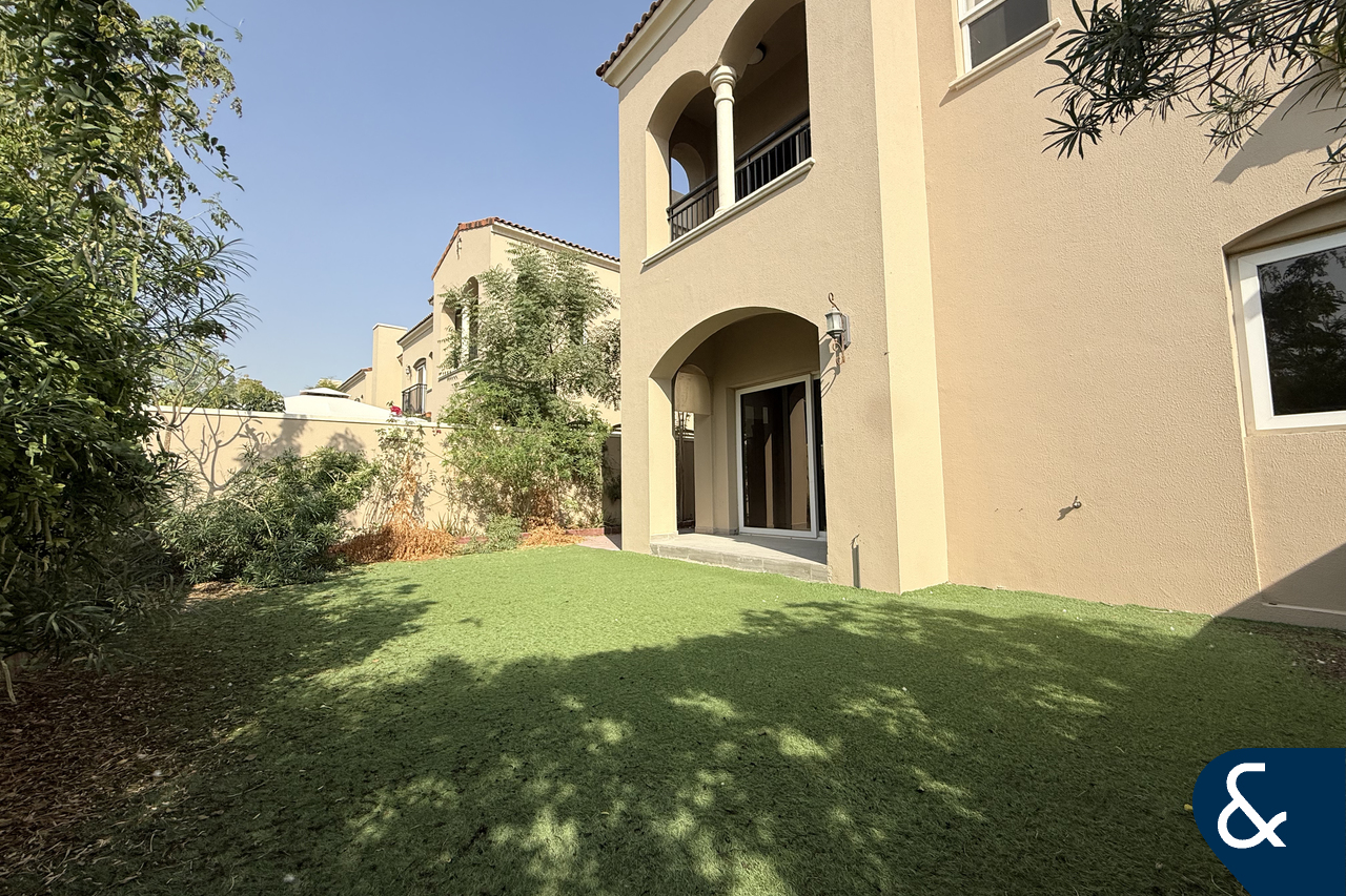Single Row | End Unit | Vacant on Transfer