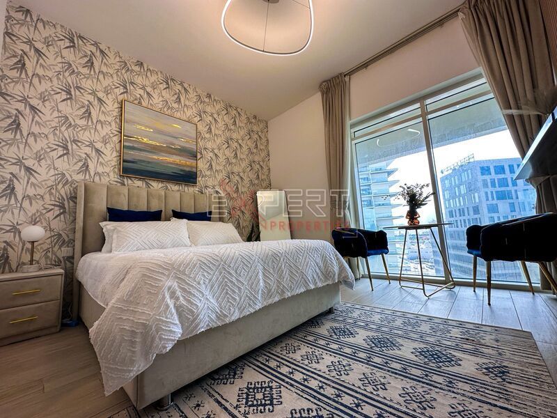 Furnished Studio with Balcony | Near Downtown | City Views