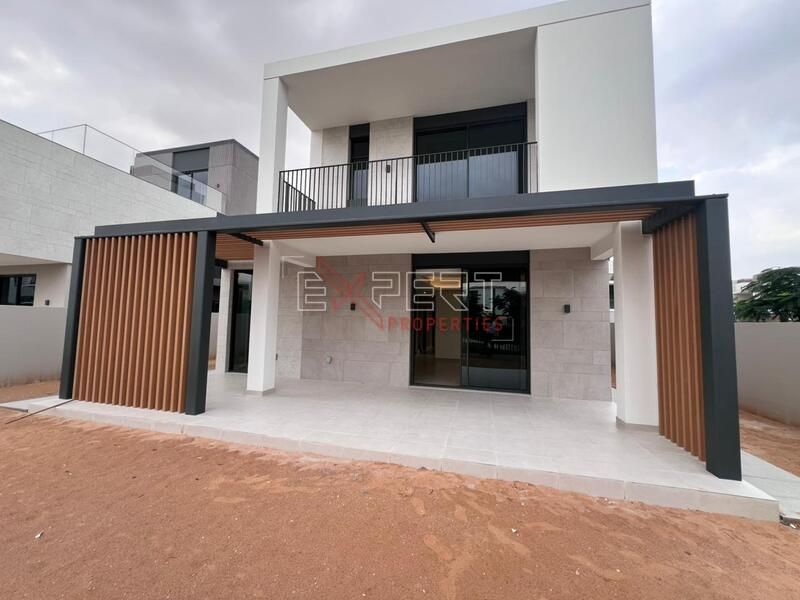 Spacious 4 Bedroom Villa | Private Garden | High-End Finishes