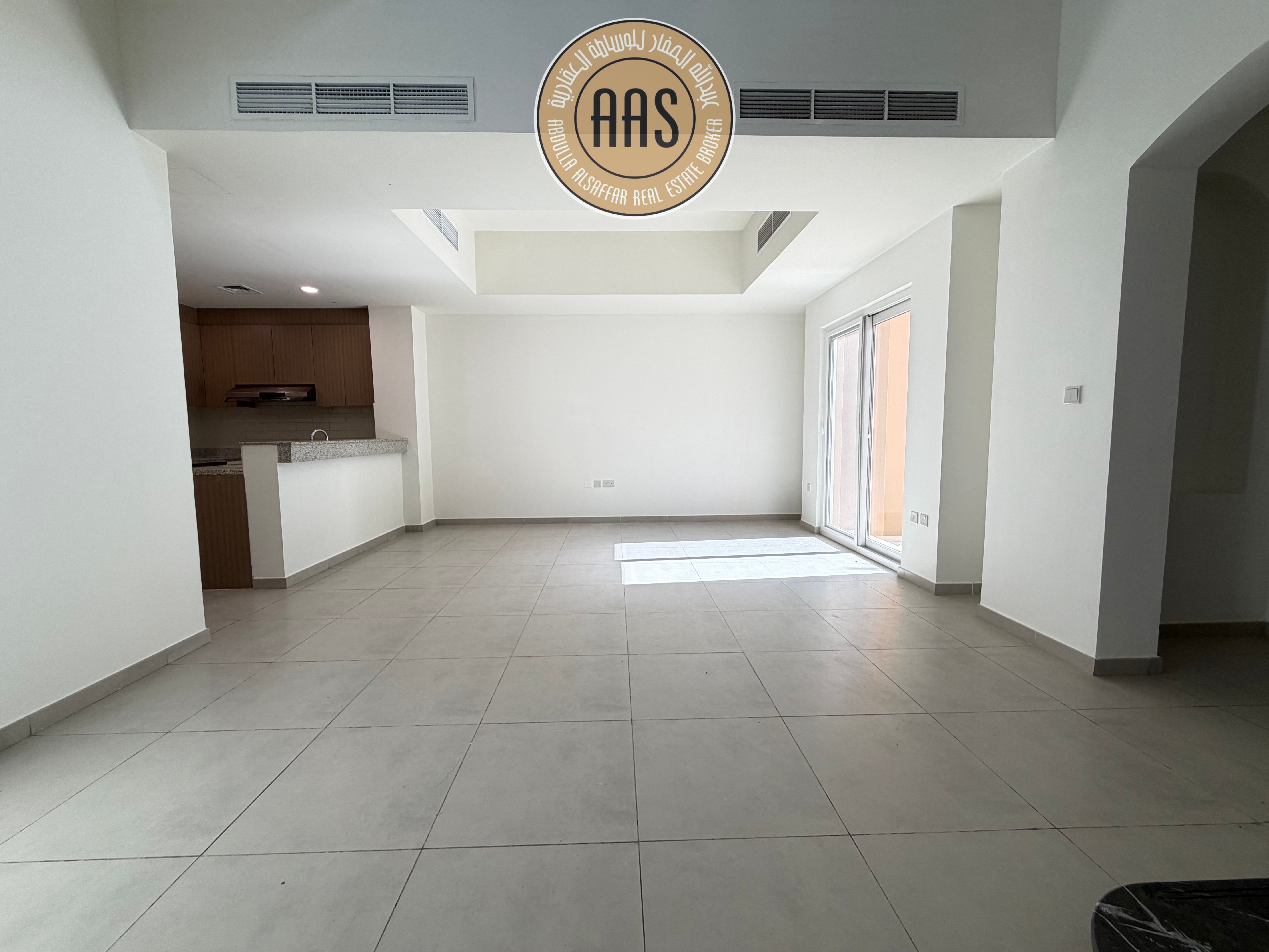 Affordable Price ! 4Bedroom + Miad Townhouse Villa For Rent in Villanova