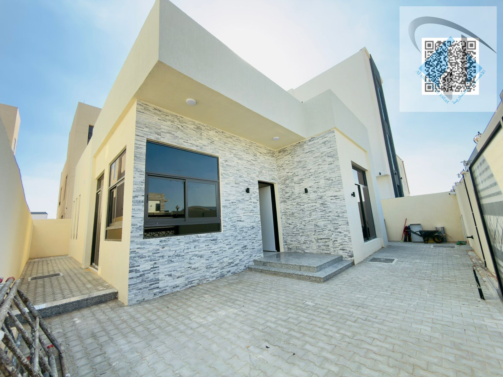Villa for sale at a bargain price on Sheikh Mohammed Bin Zayed Road, very close to the Chinese market.