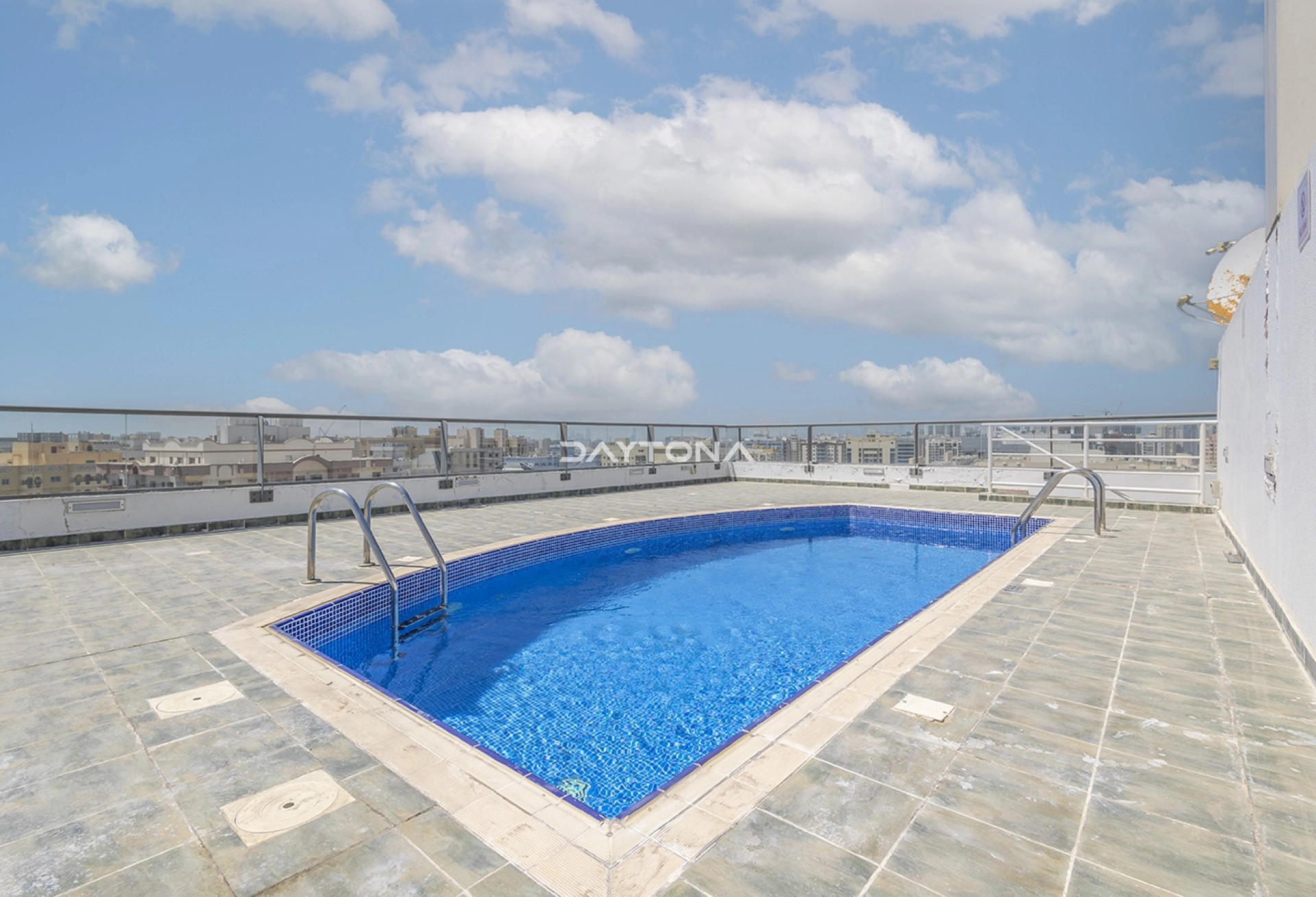 PRIME LOCATION | SIZE: 856 SQ. FT | 10 MINS TO STADIUM METRO