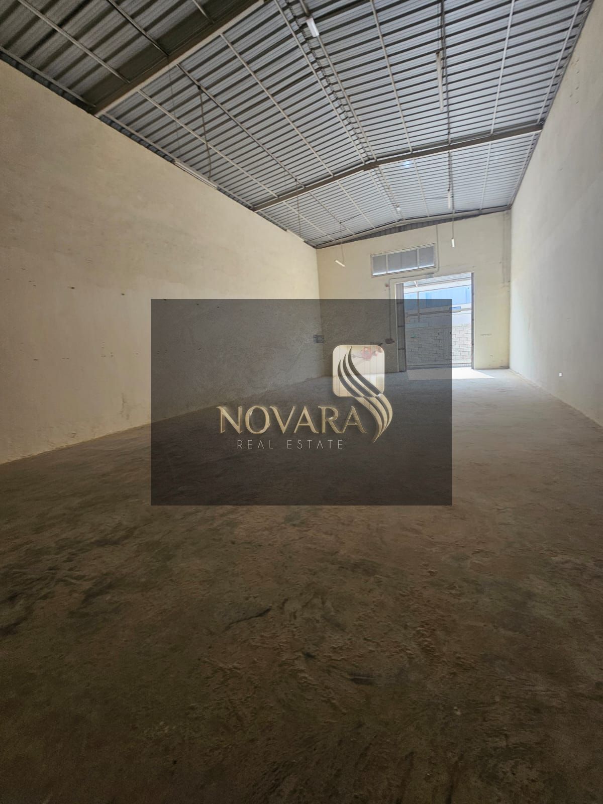 We offer you a unique opportunity to rent a 2500 square foot warehouse with ideal specifications.
