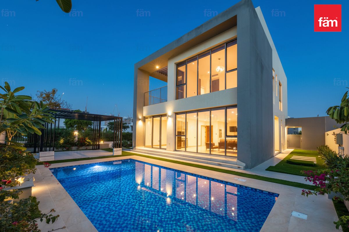 Elegant 4 Bedroom Corner Villa With Private Pool