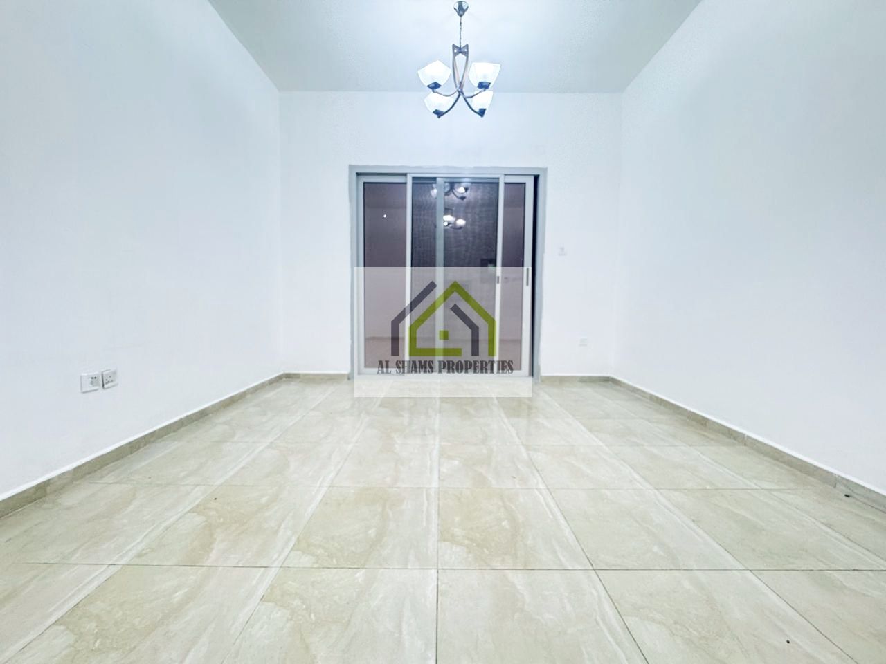 PARKING FREE 1BHK WITH BALCONY 2WASHROOMS OPPOSITE SAHARA CENTER