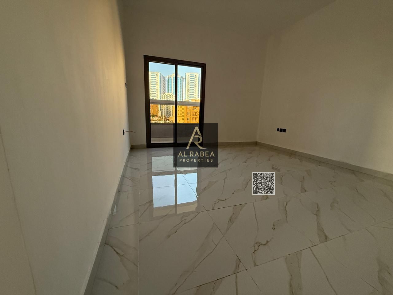First occupant - Open view - Close to Dubai exit