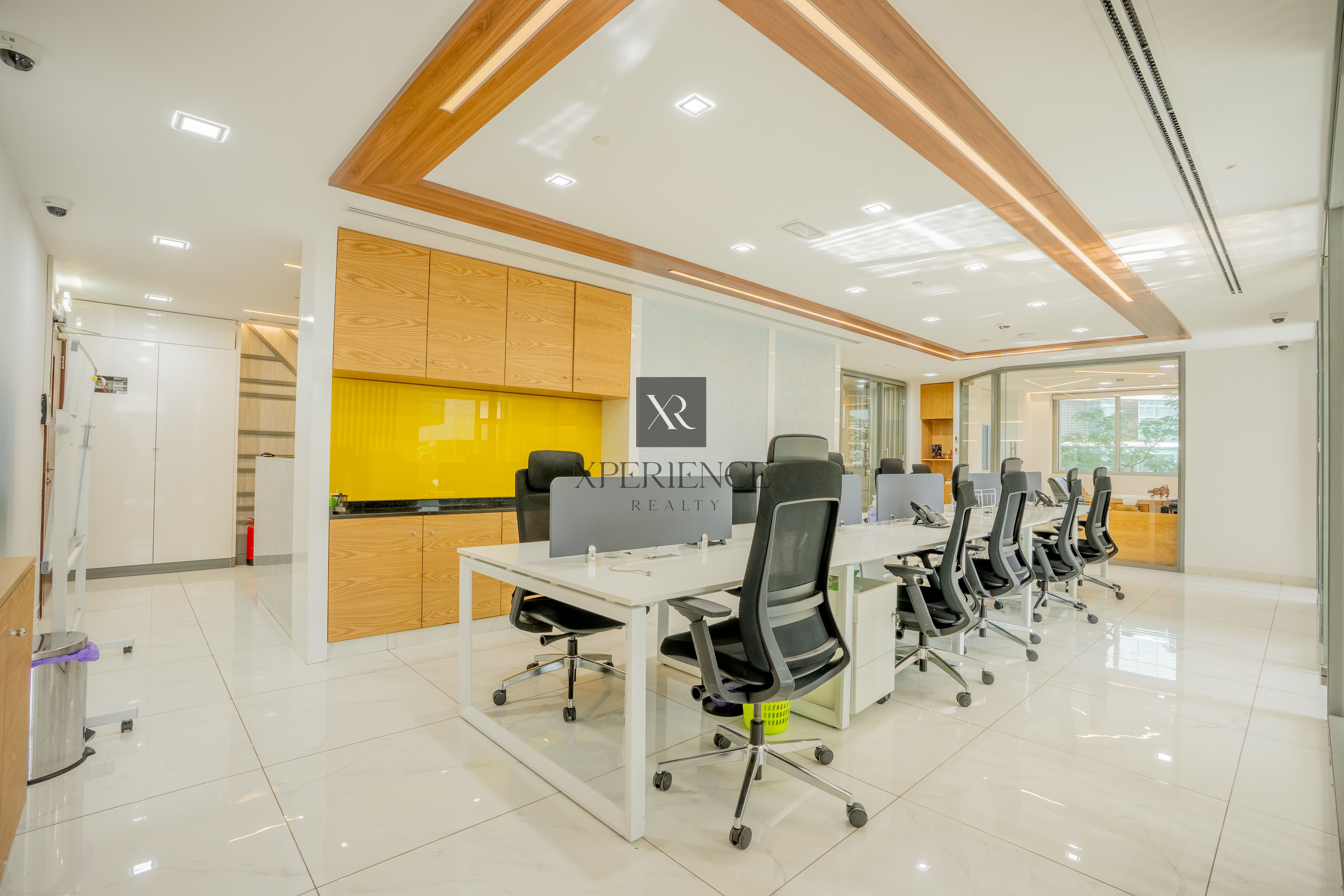 FULLY FITTED | PRIME LOCATION | READY TO MOVE