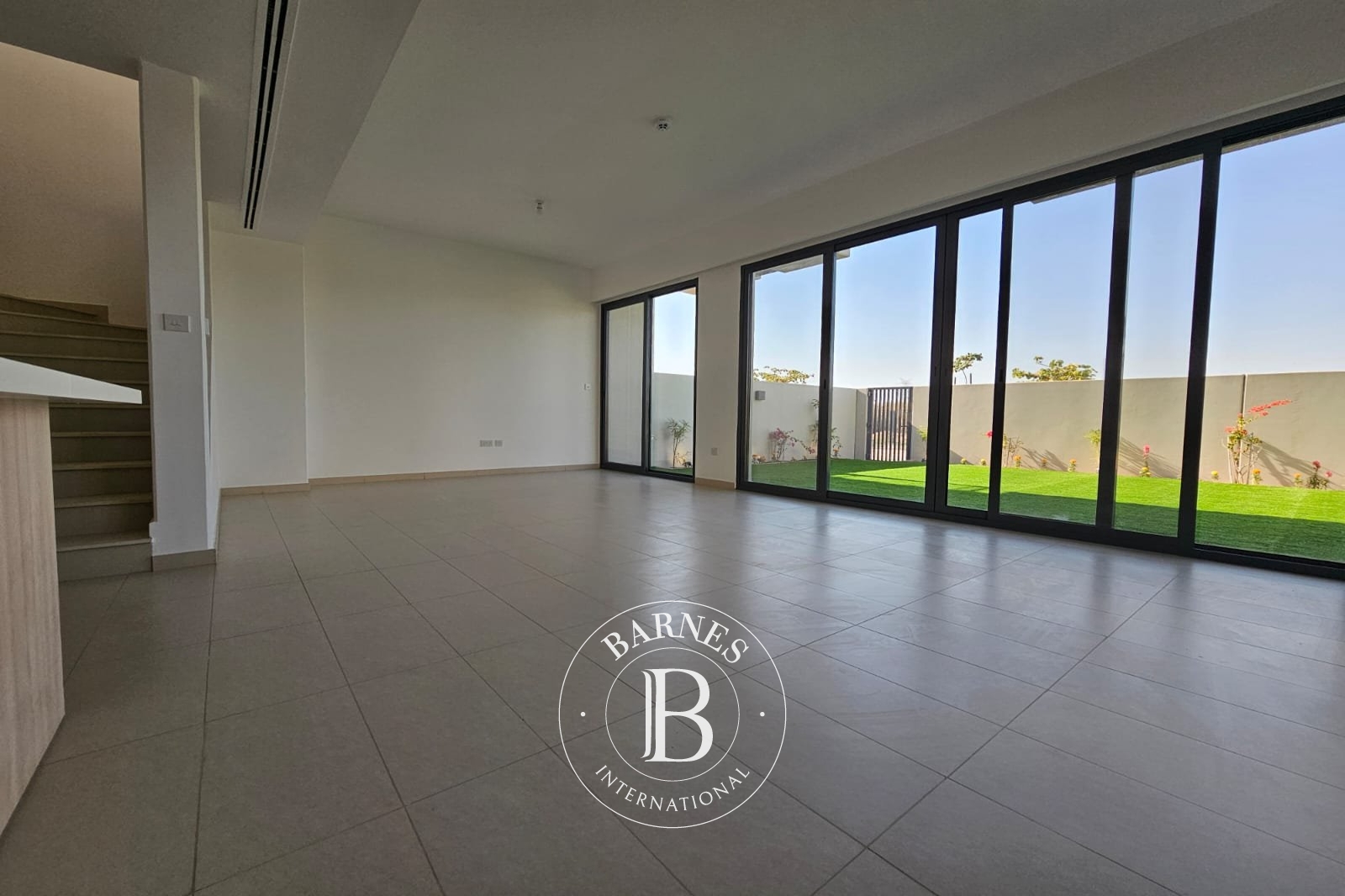 Single Row | Landscaped Garden | Big Plot