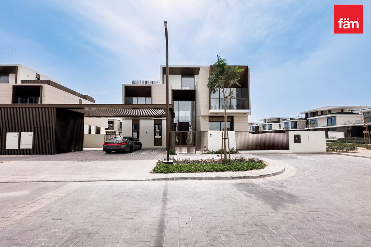 Elie Saab | Vastu | Brand New | Private Pool