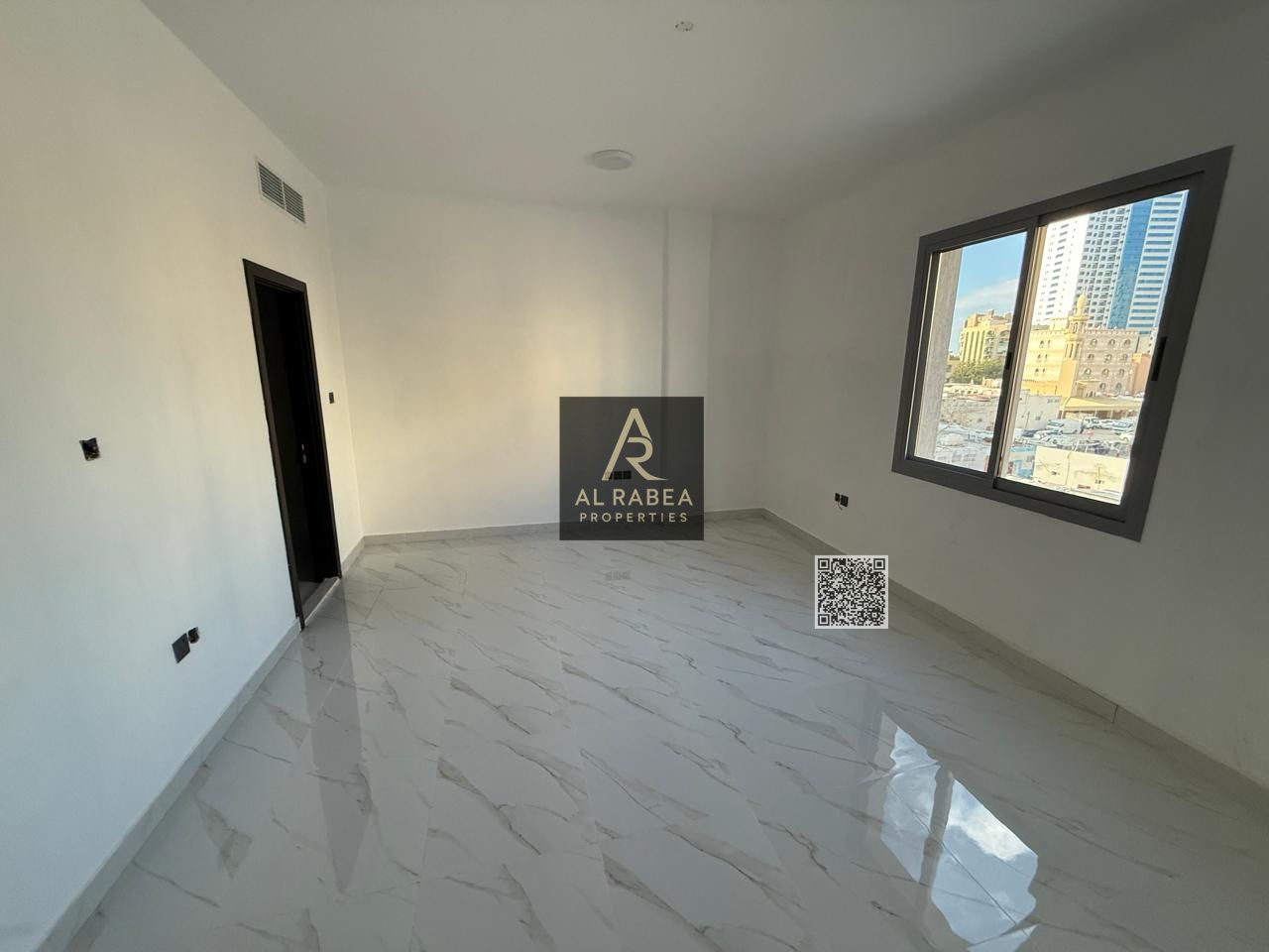 First occupant - Separate kitchen - Central air conditioning - Prime location