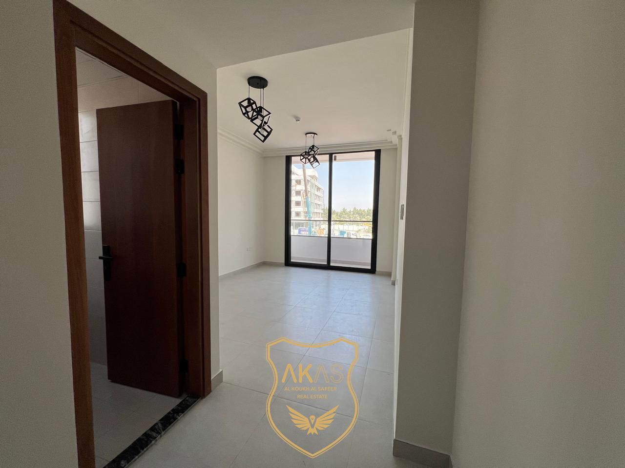 BRAND NEW/1BHK WITH BALCONY/ FAMILY BUILDING/JUST 45K