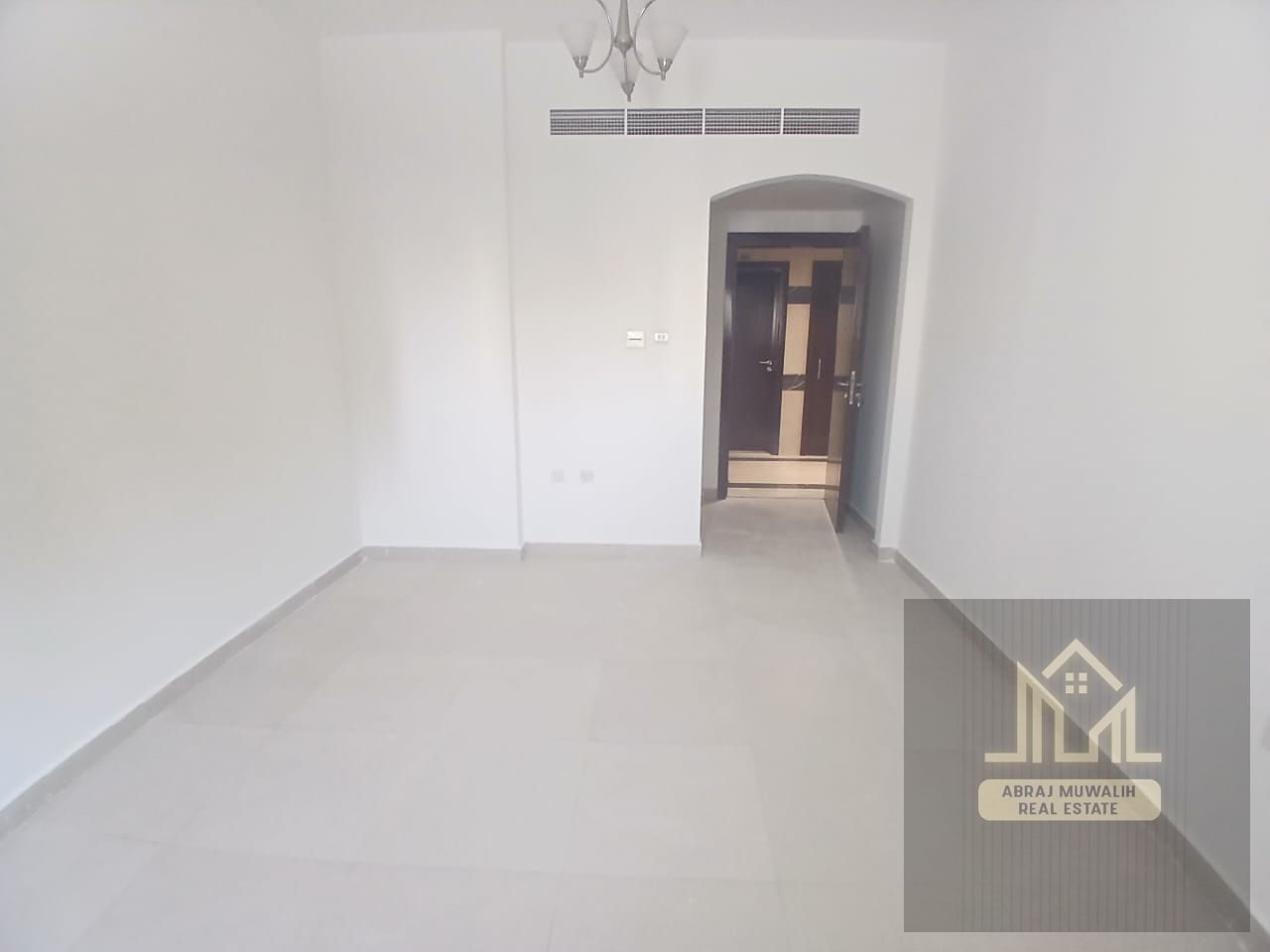 NEW BRAND BUILDING APARTMENT AVAILABLE \\ NEAT AND CLEAN \\ PRIME LOCATION