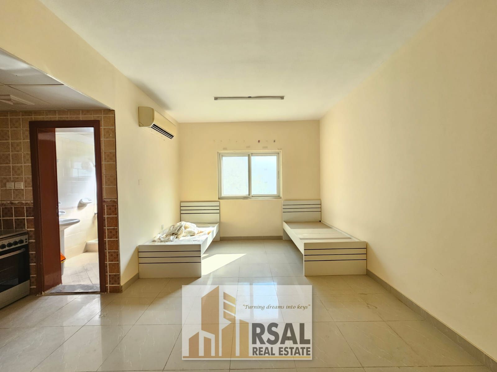 Biggest Size Apartment Studio flat// Seprt kitchen// for bachelor staff// on road building// Easy Exit to Dubai