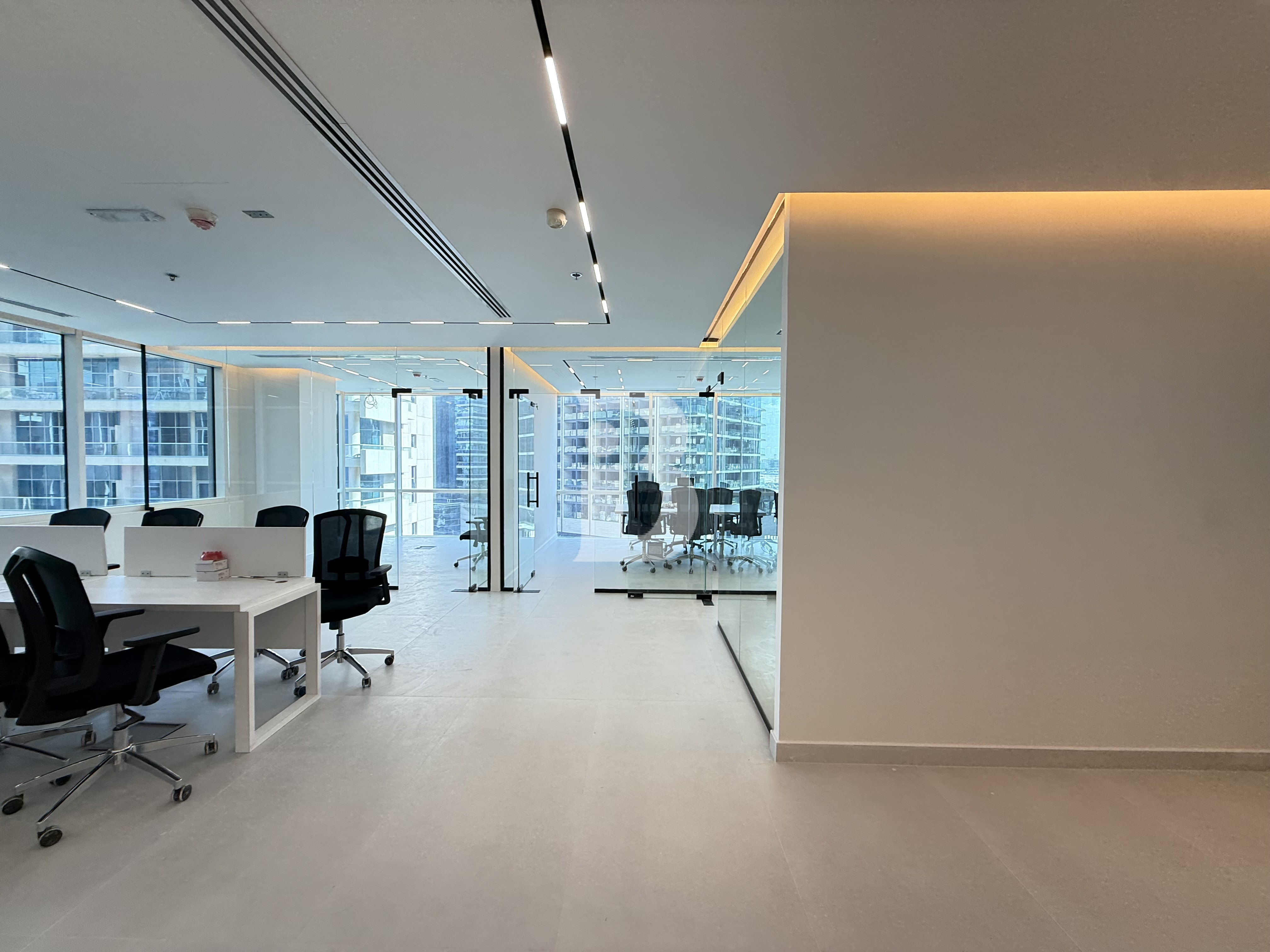 VACANT | RARE SIZE | CORNER UNIT | GRADE A