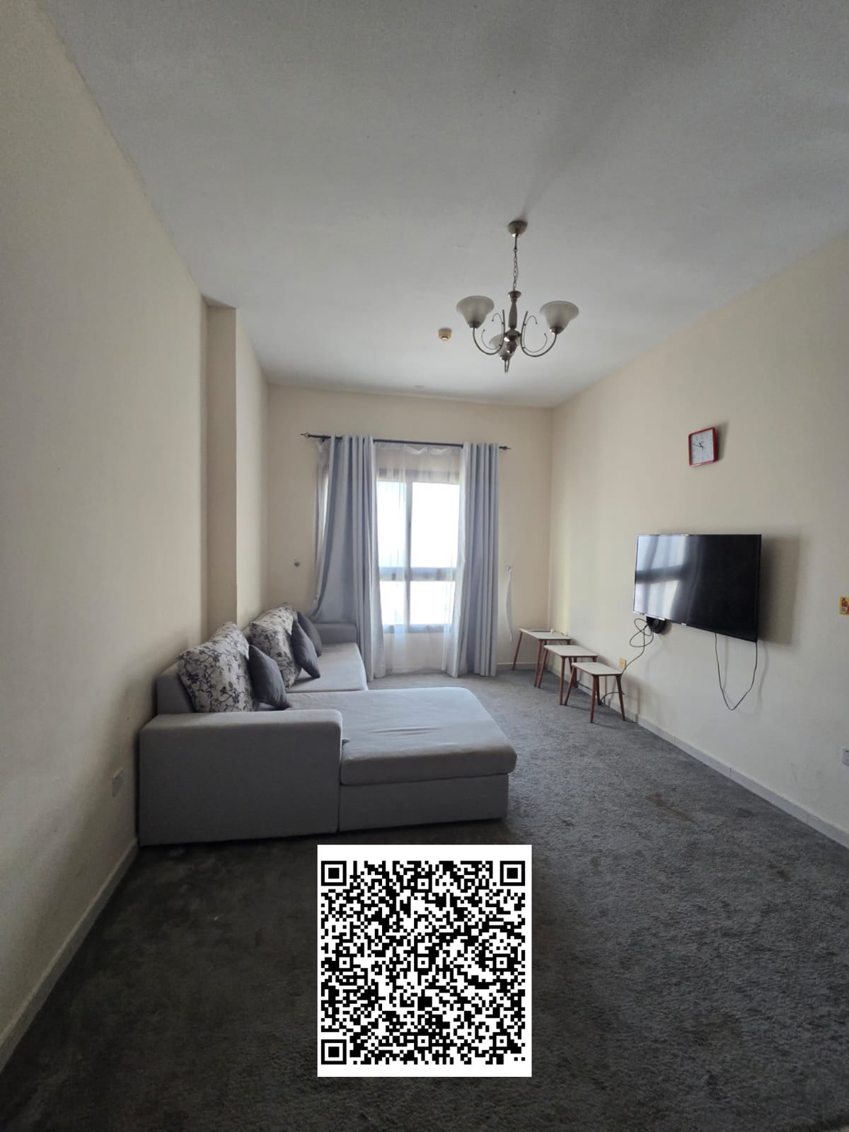 Furnished Apartment Room with Two Bathrooms