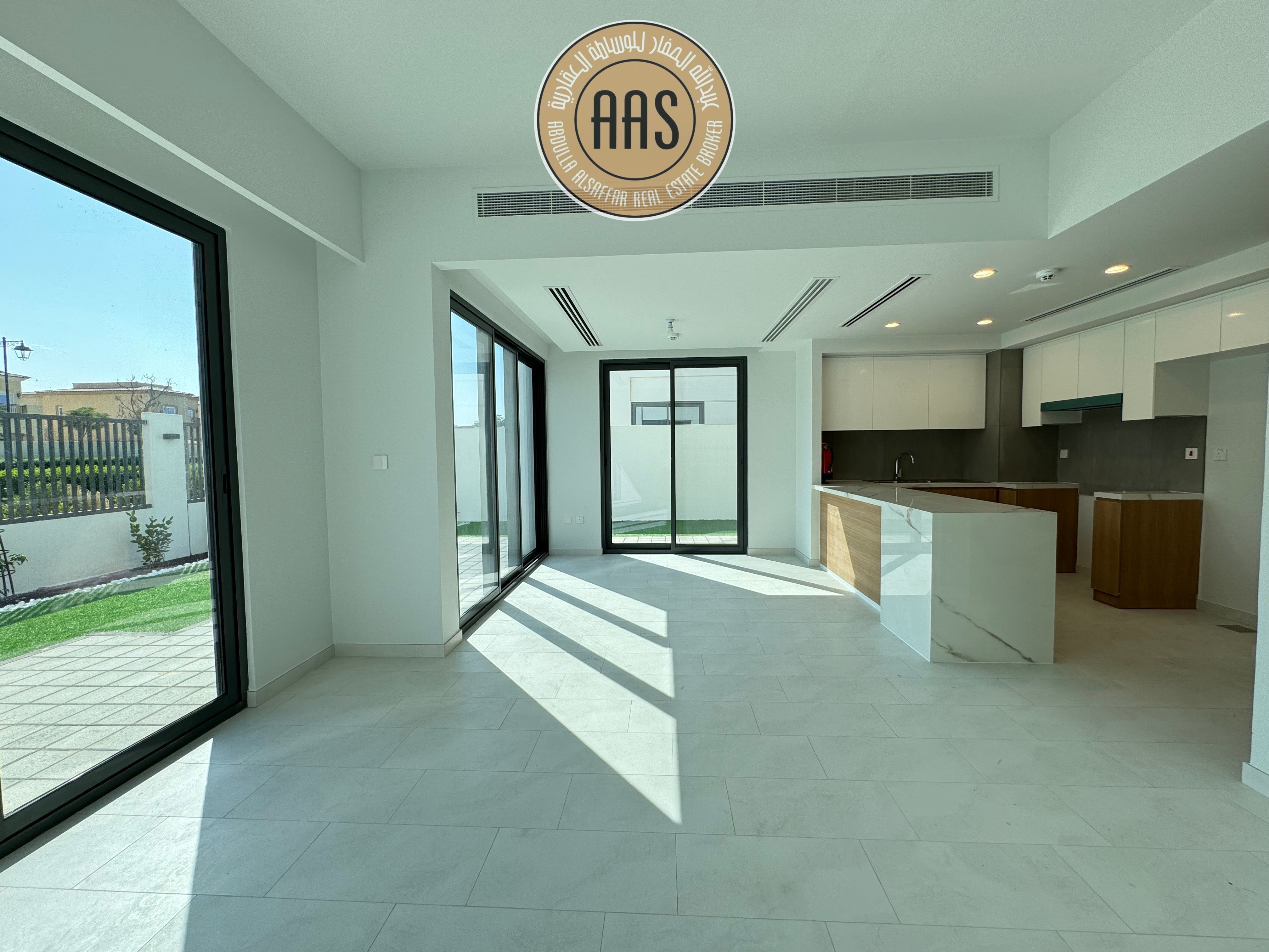 Prime Location 4Bed Townhouse Villa For Rent in La Rosa Villanova