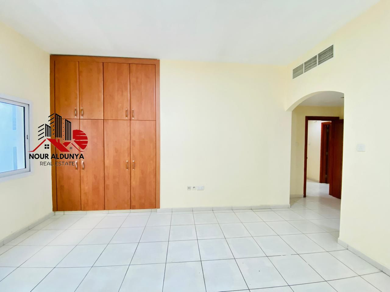 FRONT OF METRO 2BHK 3 WASHROOM BALCONY PARKING ONLY FOR FAMILY