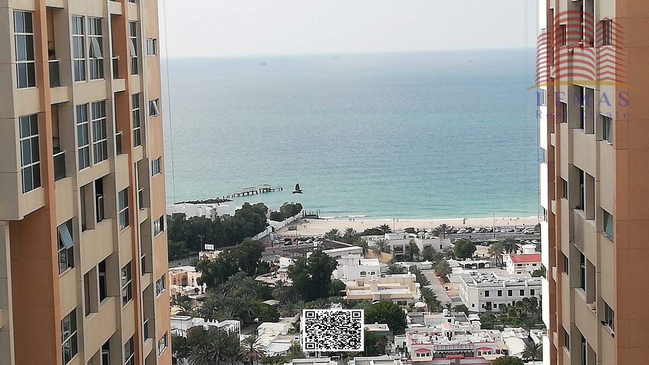 Two-bedroom apartment with a spacious living room,cash .