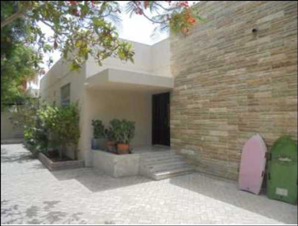 Luxurious 5Bhk Single Storey Villa Urgent For Sale in Jazzat Area. . .