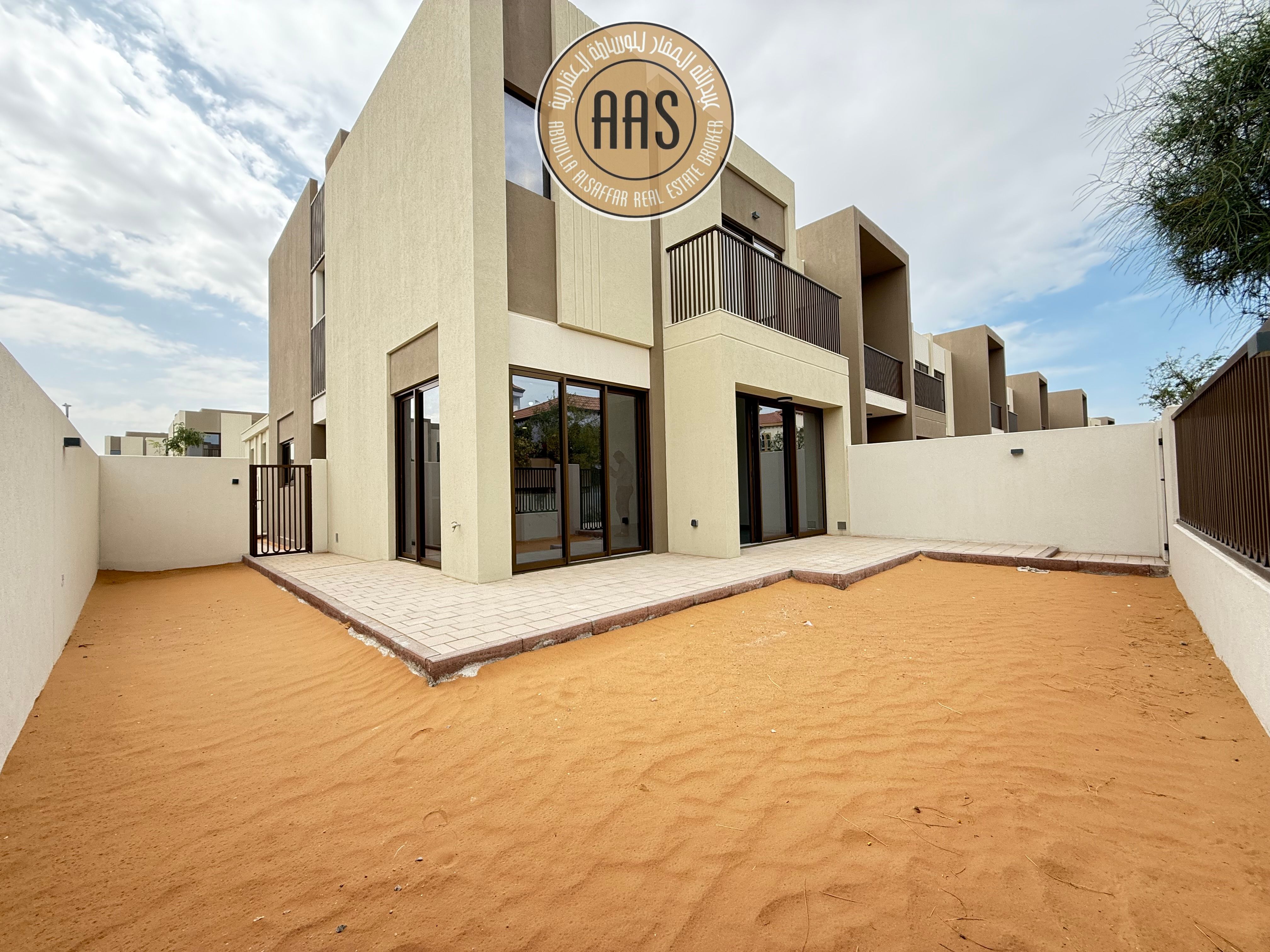 Deal of tha day ! Brand New 4Bed Townhouse Villa For Rent in La Violeta