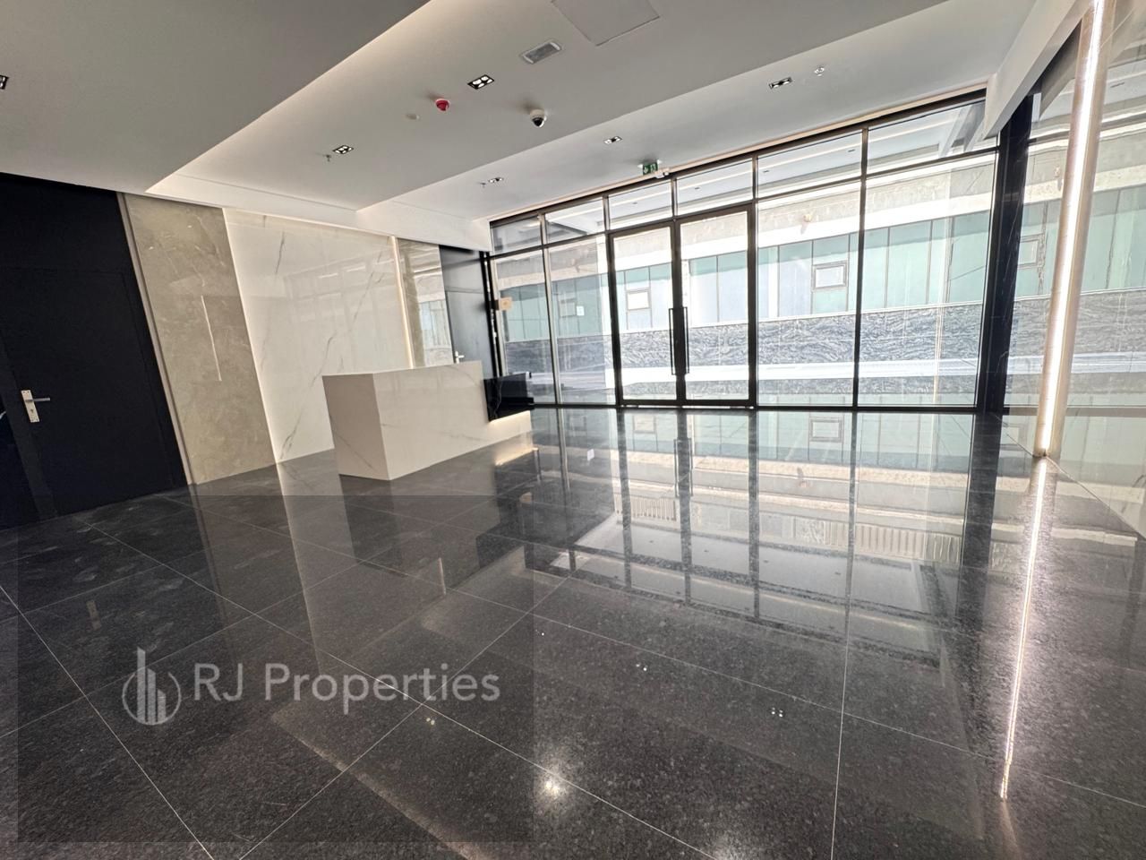 Brand New luxury 2bedroom with balcony waderobe MasterBed parking only JEST 68k