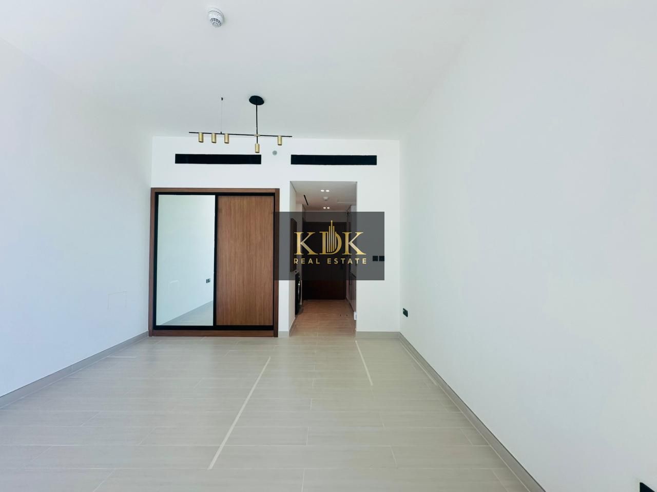 Smart Home | 12 Cheques | Pool View