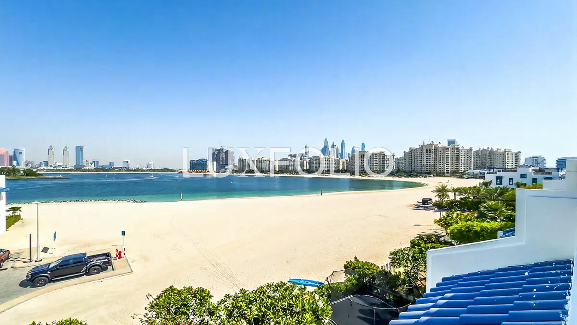 Vacant | Unfurnished | Private beach