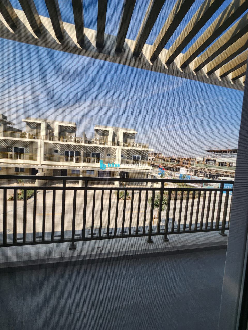 BRAND NEW | 3 BEDROOM | ROOFTOP | MIDDLE UNIT
