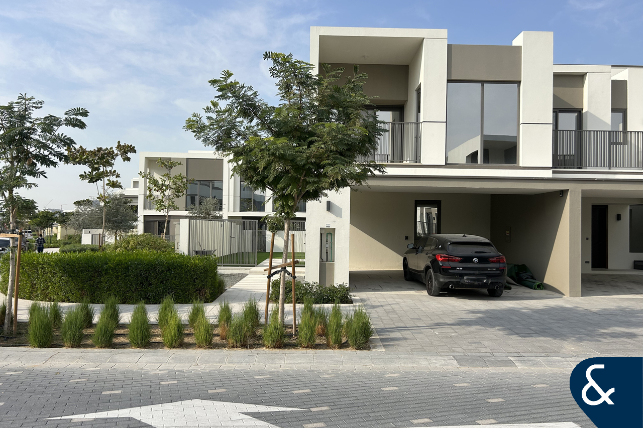 Huge Plot | Close to Park | Landscaped