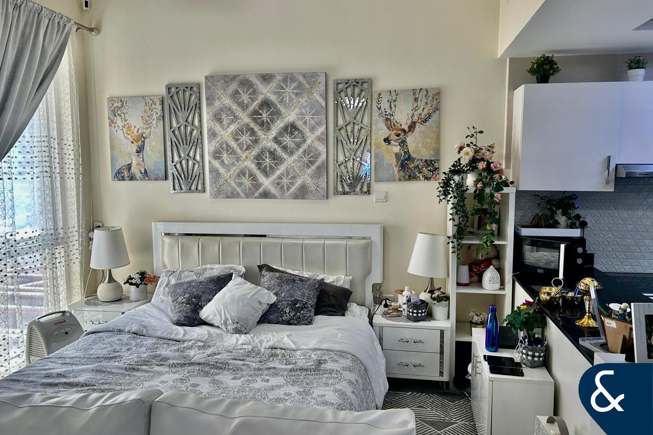 Very Modern Studio | Parking | Pool | Gym