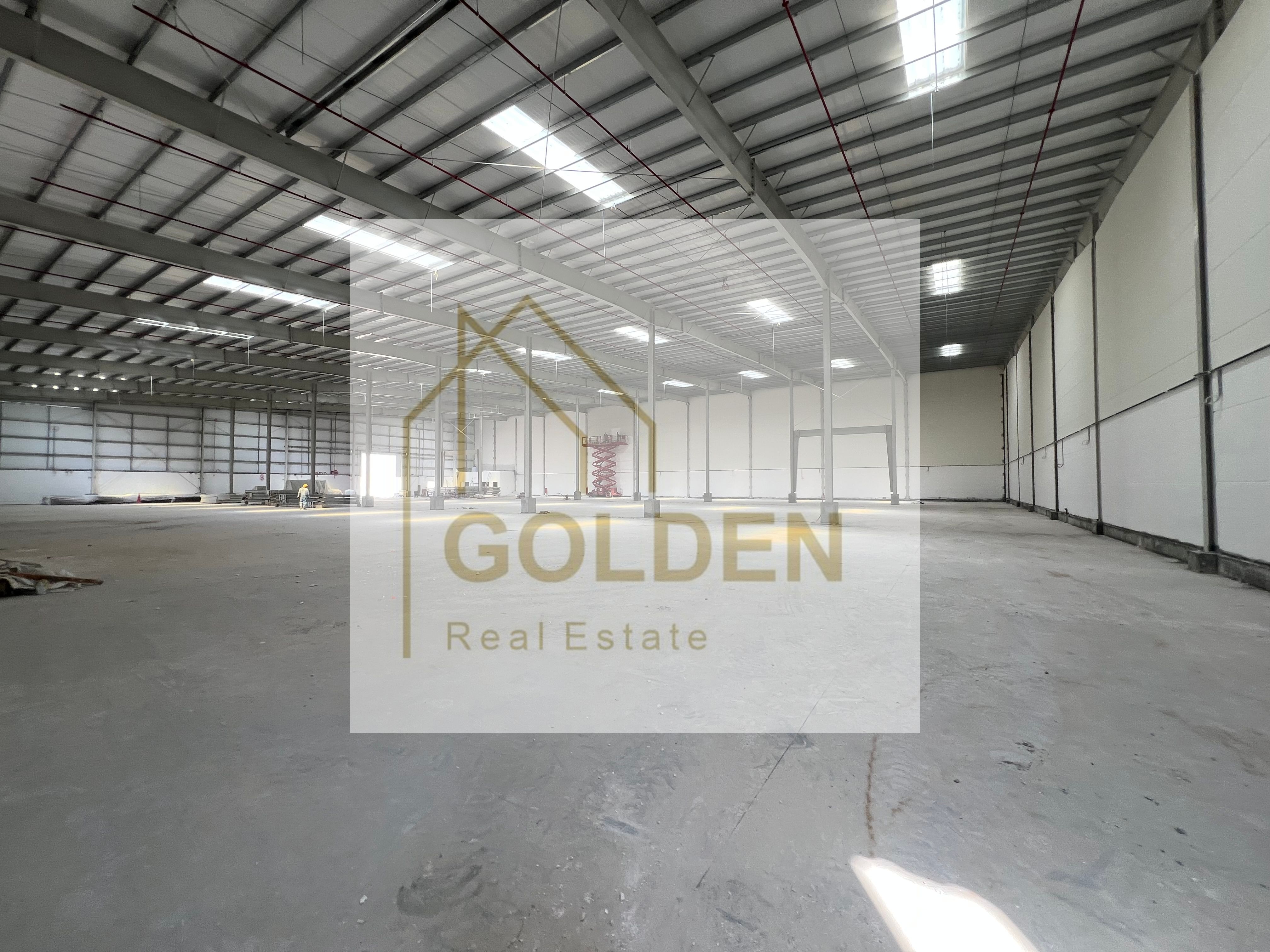 Warehouse for rent with modern, standard specifications, meeting the needs of large companies in the modern industrial area of Umm Al Quwain (Umm Al Thu'ub).