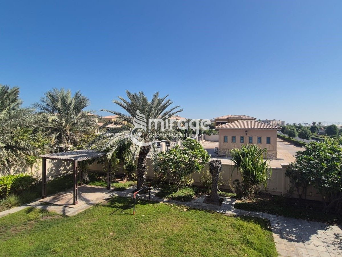 Luxury Fully Upgraded 4BR Villa | Near Beach Club