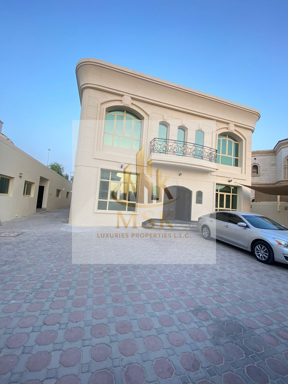 NEATLY PRESERVED | TEN BEDROOM VILLA | SERVANT BLOCK | NEAR BUSINESS BAY