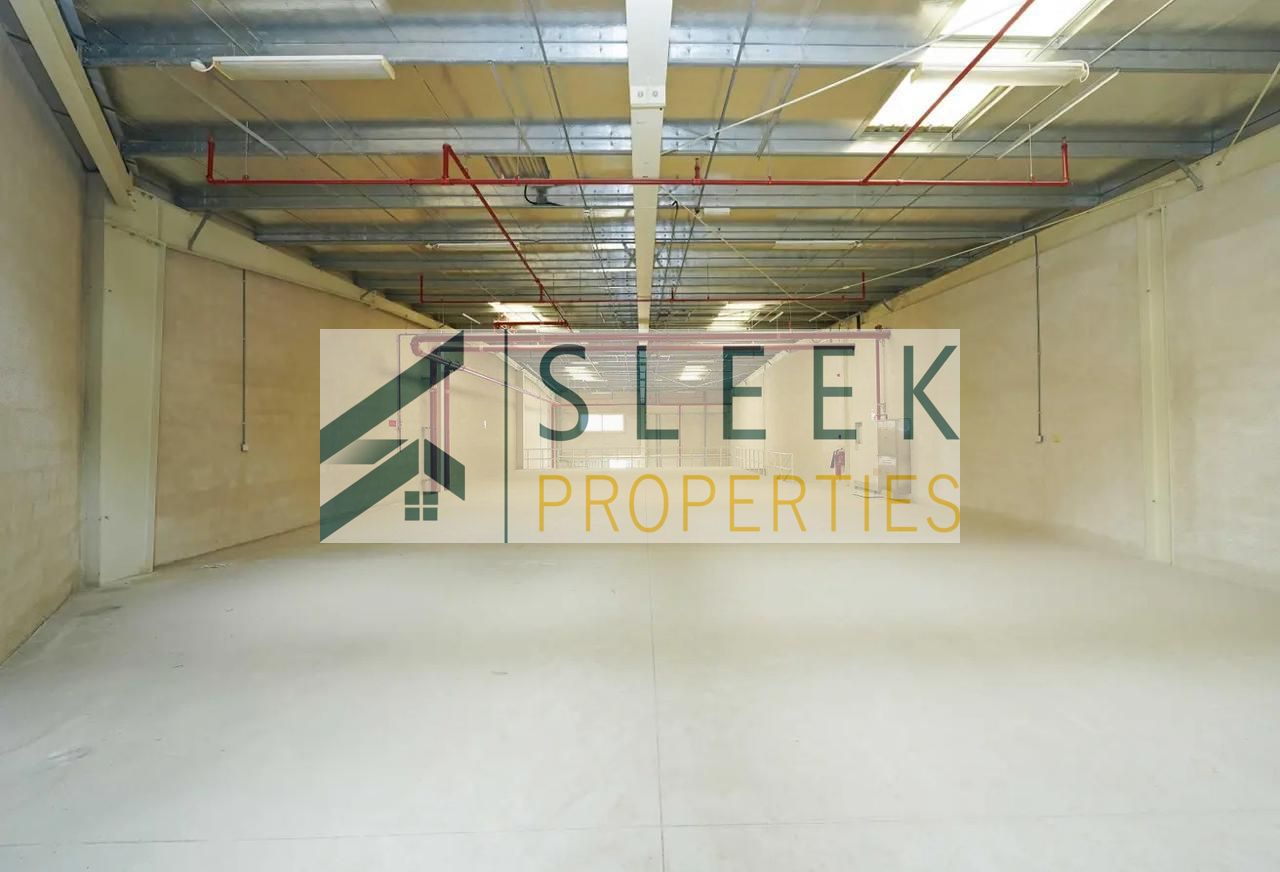 Spacious Warehouse in Dubai Investment Park 1