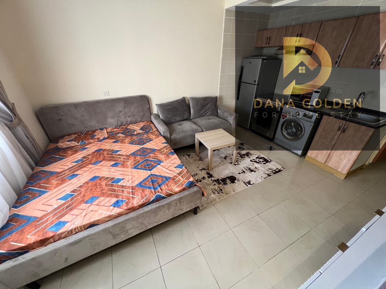 Welcome to Dana Golden Hoodie Homes Real Estate LLC. Meeting your needs is our top priority. Details: AED 4000 including internet * Studio
