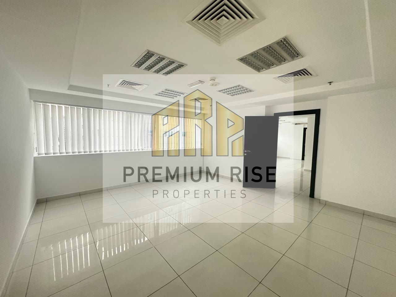 2 Partitions Ciller Free Attached Bathroom Pantry 1 parking