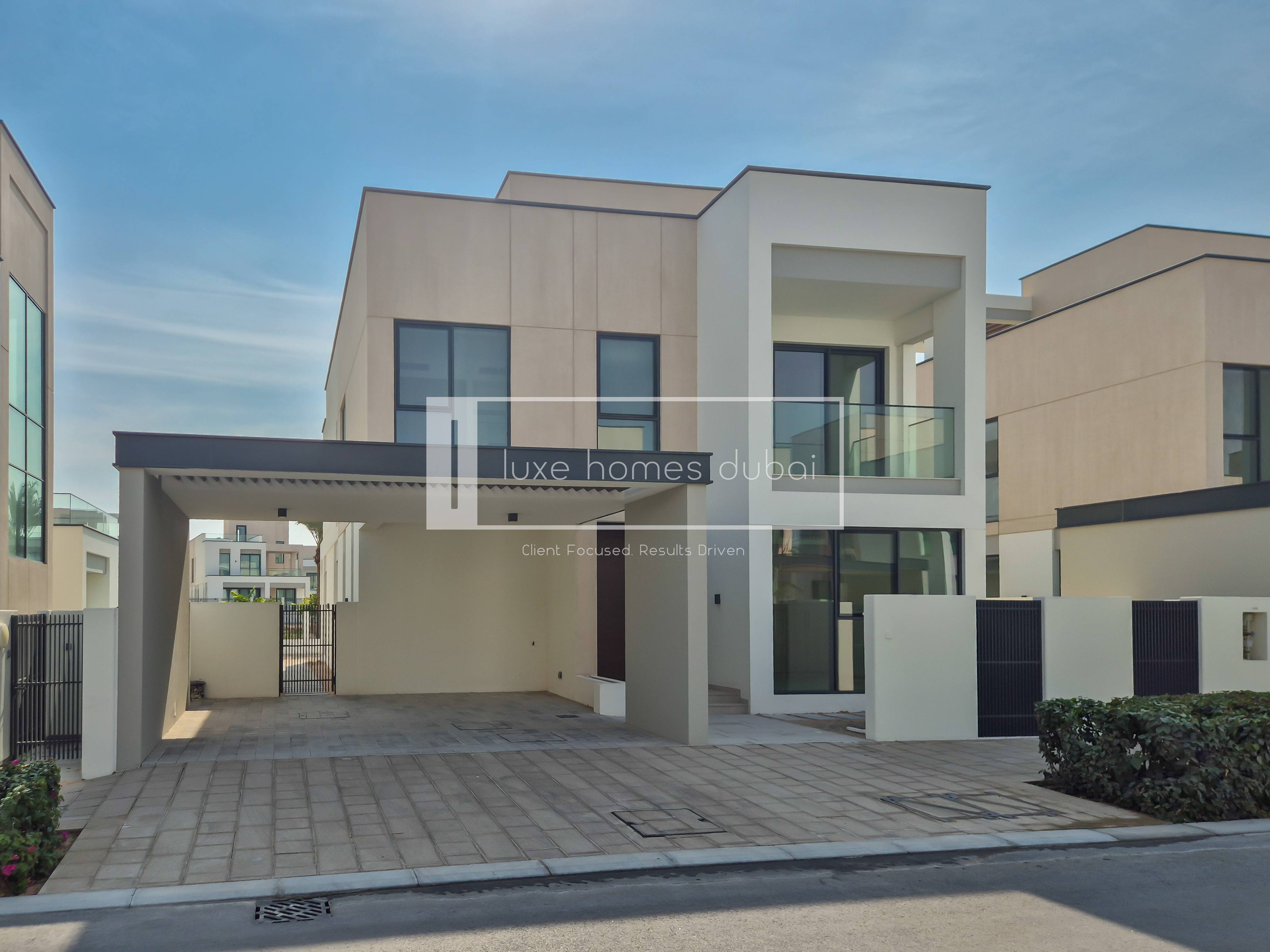 Vacant 4BR Villa |Private Garden |Community View