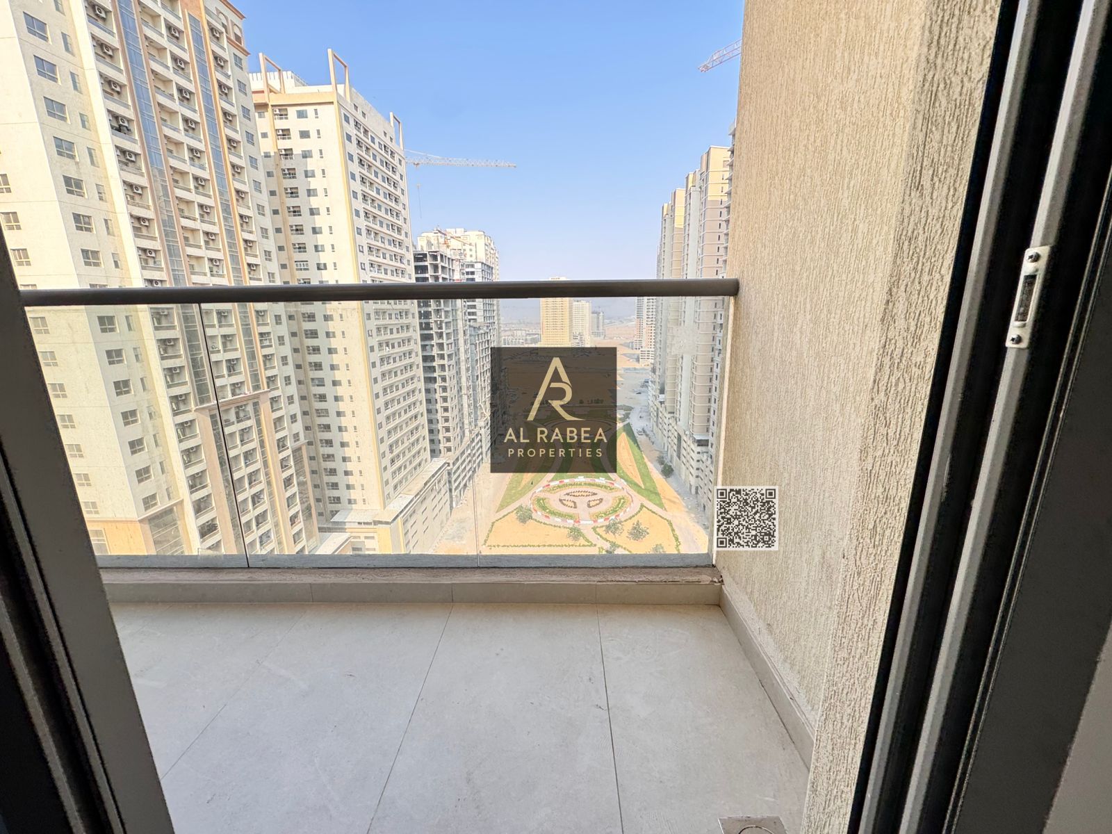 Prime location - Open view - Built-in wardrobes - First occupant - Gym, pool and free parking