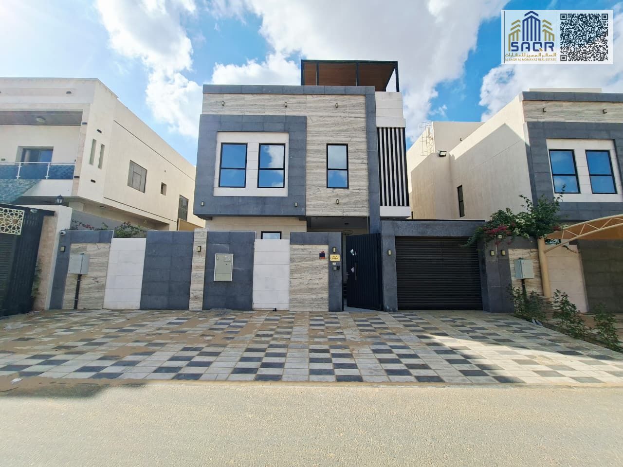 Luxury villa for sale in one of Ajman's best areas. Modern design, price includes water, electricity, and central air conditioning.
