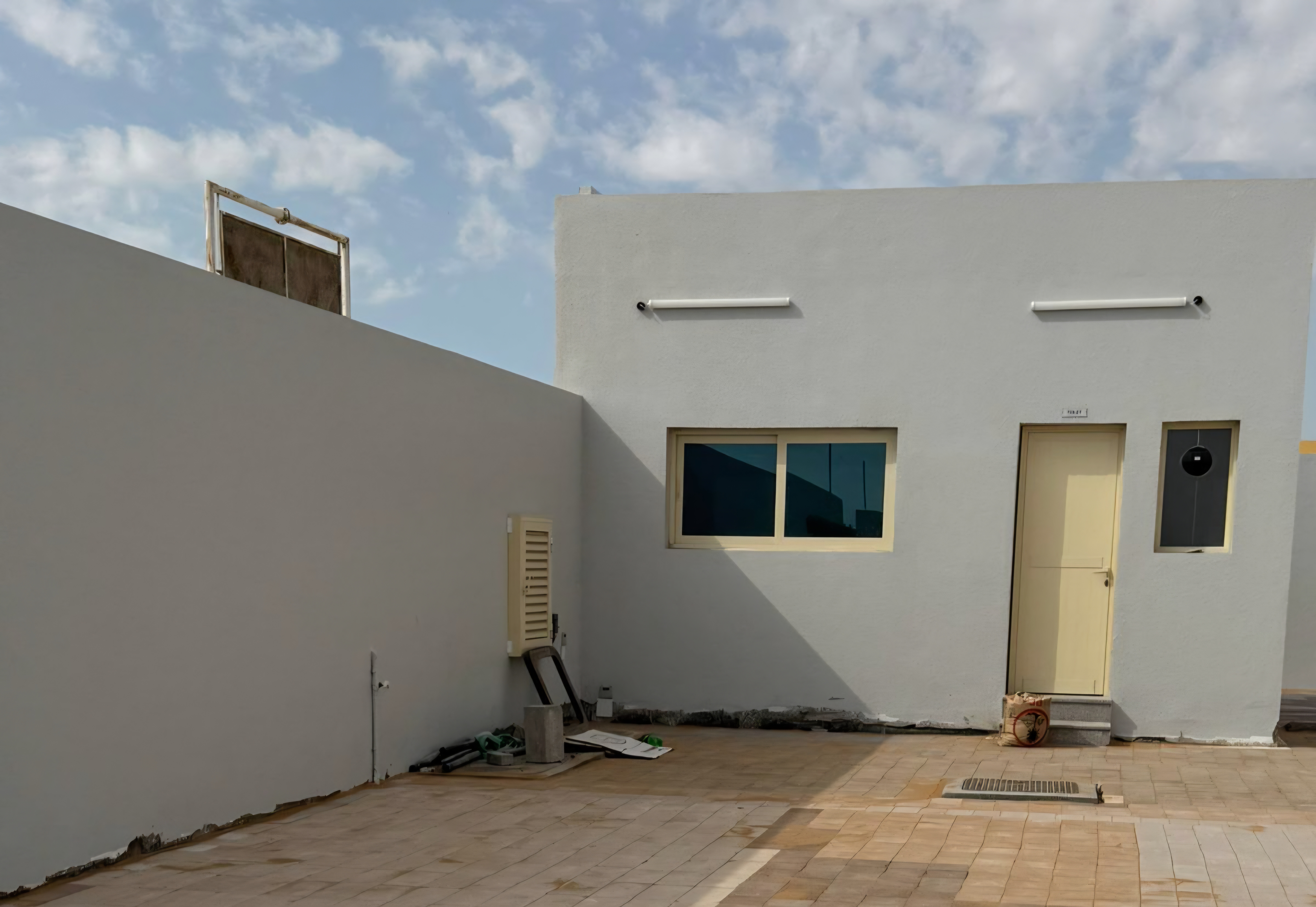 For rent: a small enclosure in Al Sajaa Industrial Area (Al Hanu Al Jalil)