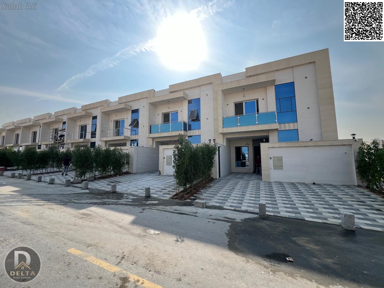 For sale, including registration fees: a modern-designed townhouse in a prime location, freehold ownership with bank financing available.