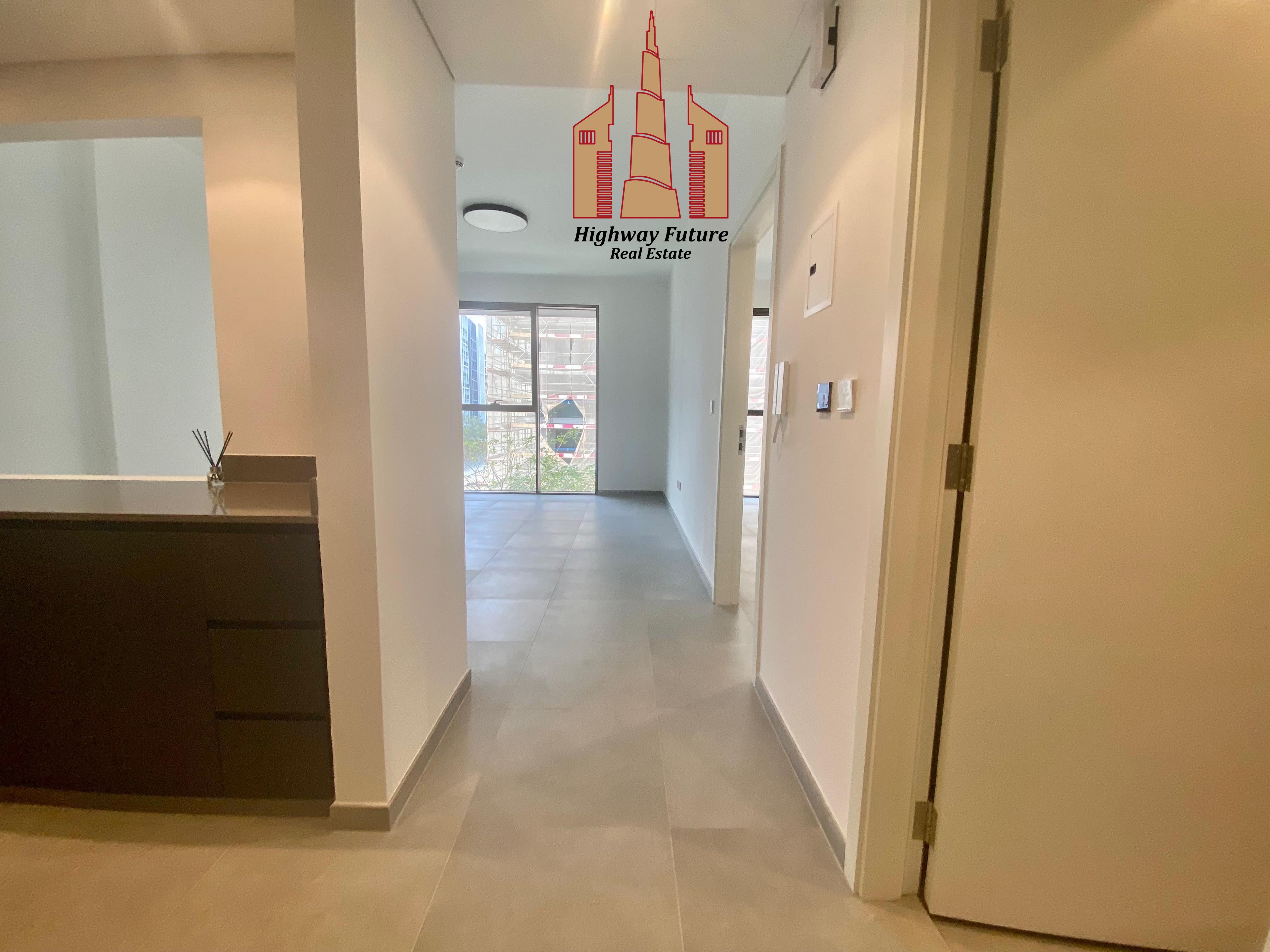 amazing 1 bhk with amazing view and sami close kitchen