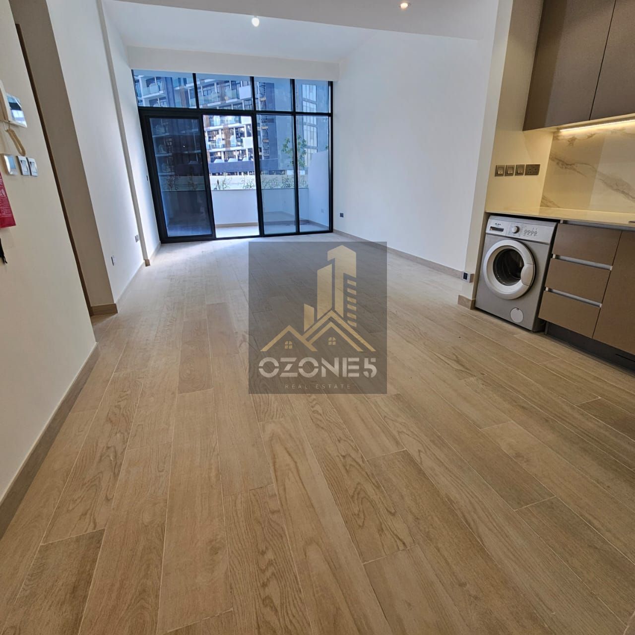 Large Space, Ready 2 Move In, Burj View, Huge Terrace