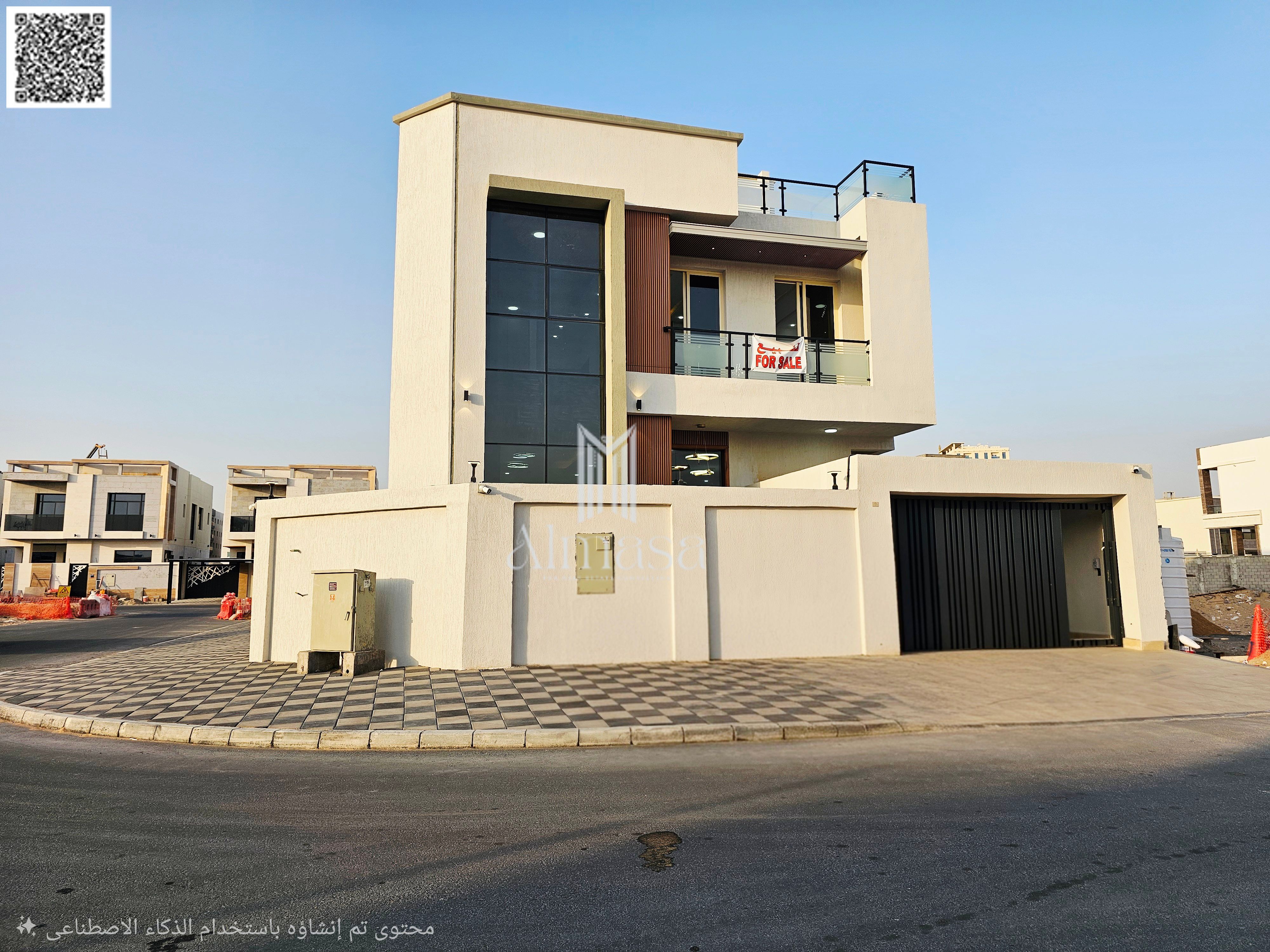 Corner villa, large footprint, personal finishing, excellent location.