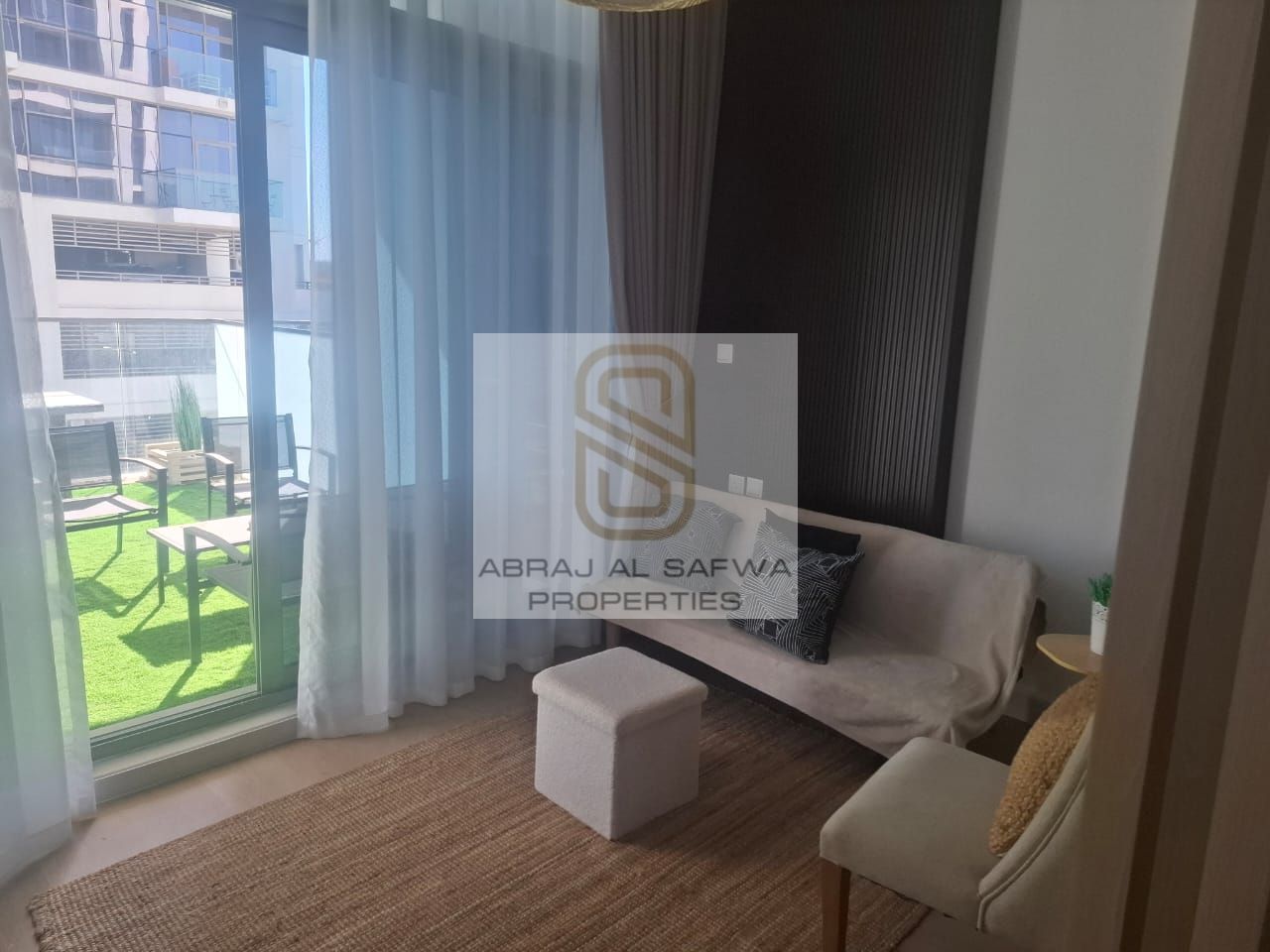 FULLY FURNISHED SPACIOUS STUDIO PRIME LOCATION