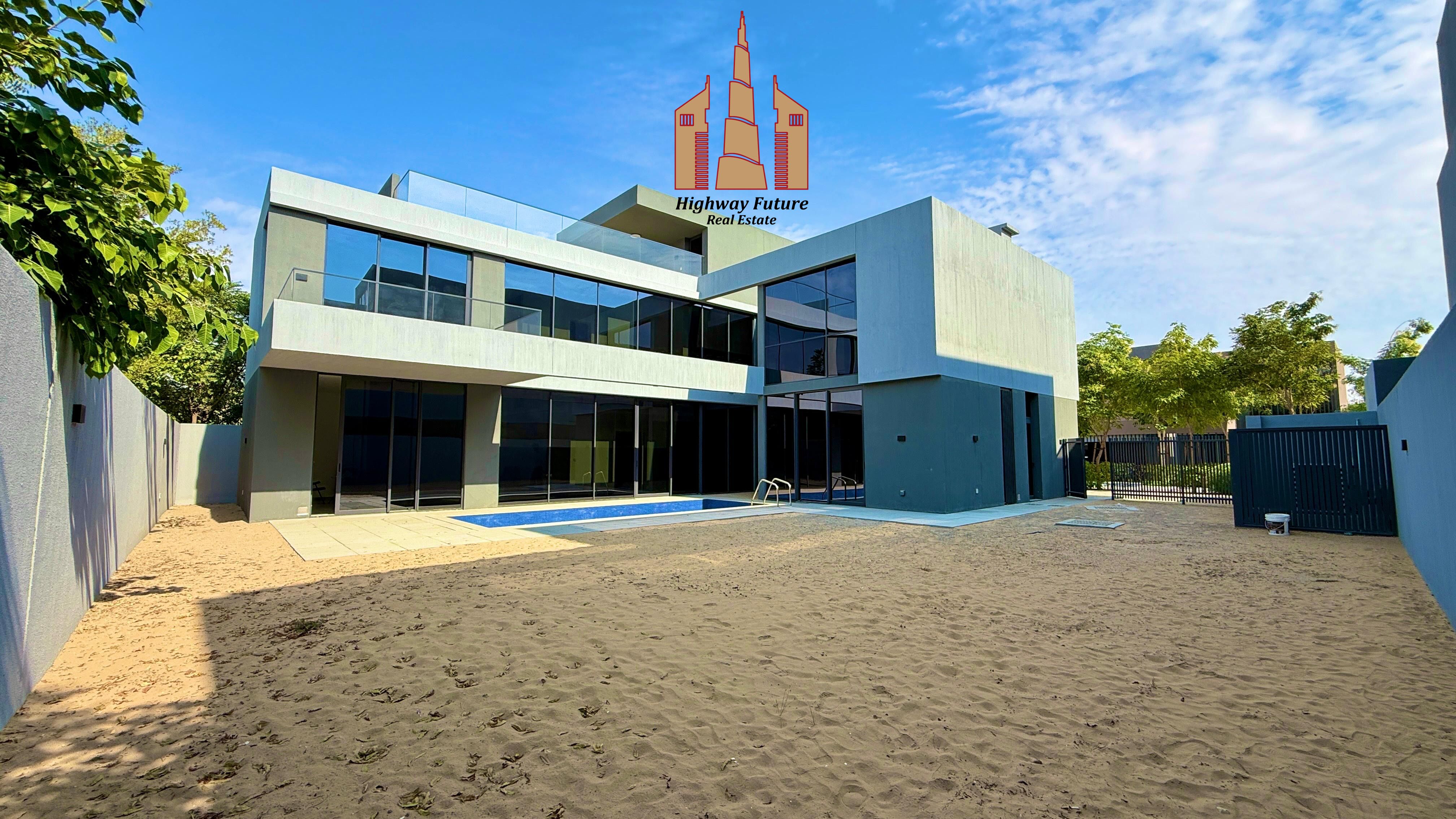 Title: Luxurious 5-Bedroom Villa with Species view: