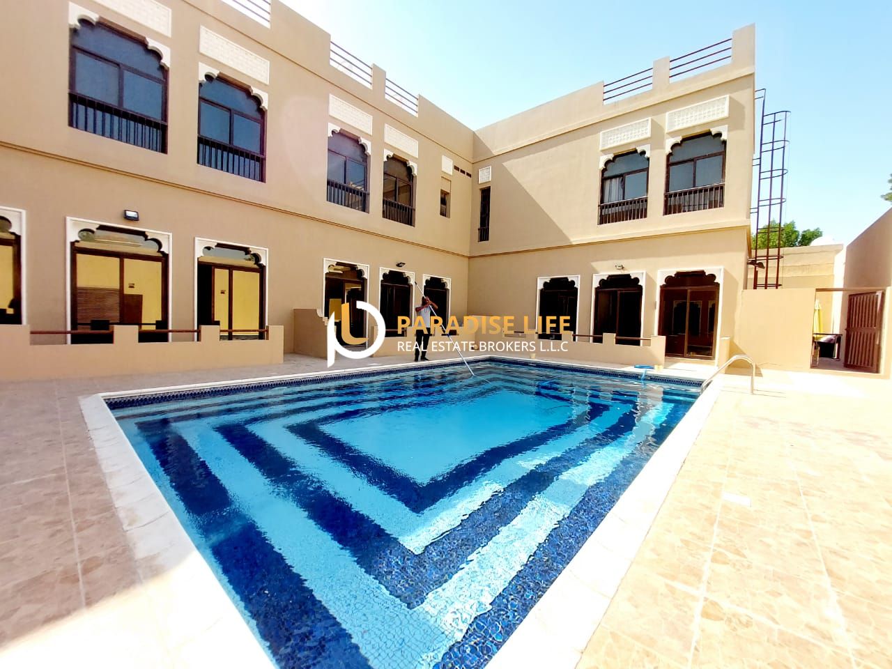 Quality villa corner unit 3bed room maids shared pool rent 165k