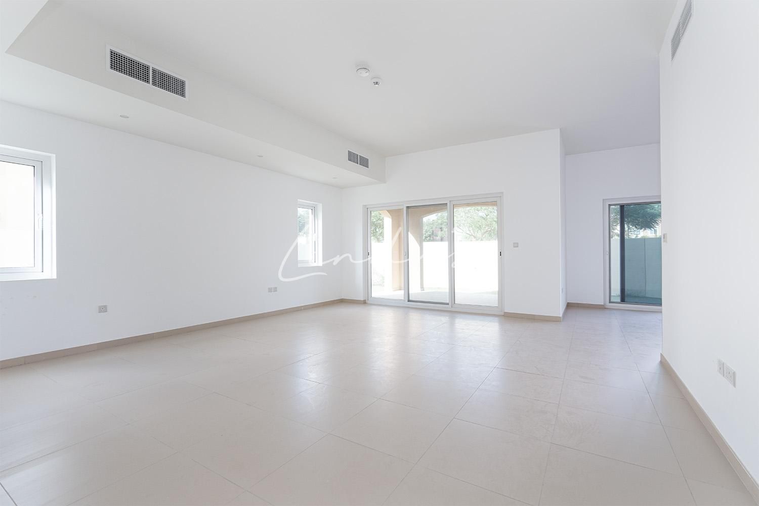 Single row | Corner unit | Huge landscaped garden